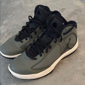 Men's Gray and Black Basketball Shoes